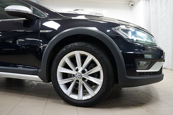 Volkswagen Golf Alltrack 10 of 16