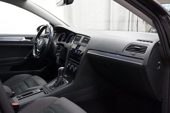Volkswagen Golf Alltrack 8 of 16