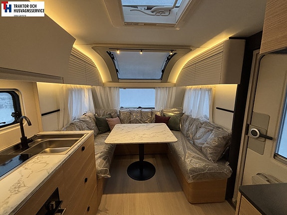 Adria ADORA 663 UT 9 of 21