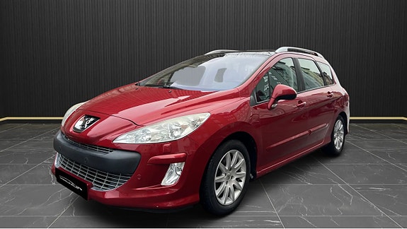 Peugeot 308 SW 2 of 5
