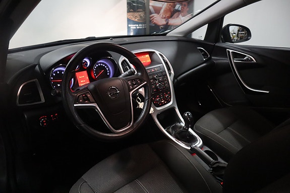 Opel Astra 8 of 15