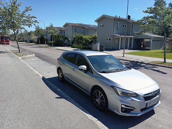 Subaru Impreza 4 of 5
