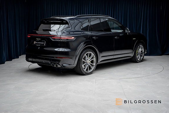 Porsche Cayenne 5 of 5