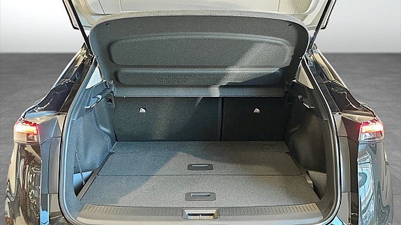 Nissan Ariya 10 of 15