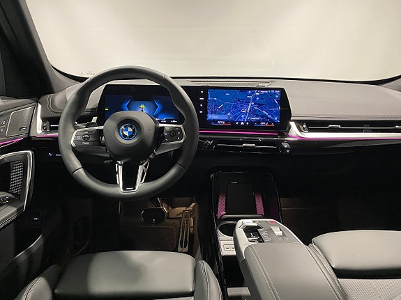 BMW iX1 3 of 5