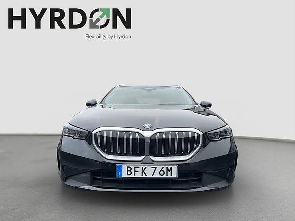 BMW 530e 2 of 19