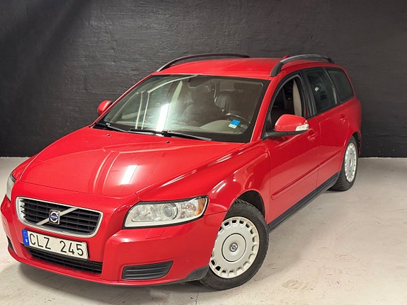 Volvo V50 2 of 14