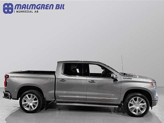 Chevrolet Silverado 1500 2 of 5