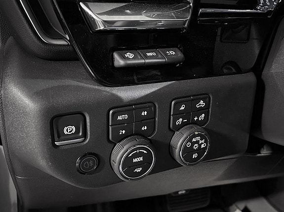 Chevrolet Silverado 1500 9 of 16