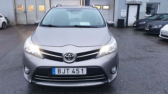 Toyota Verso 2 of 5