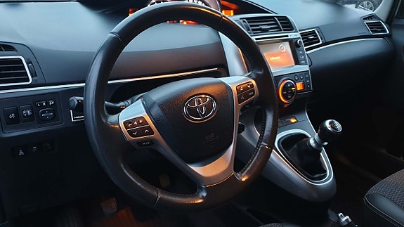 Toyota Verso 12 of 22