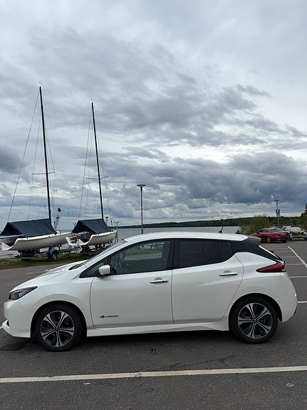 Nissan Leaf 3 of 15
