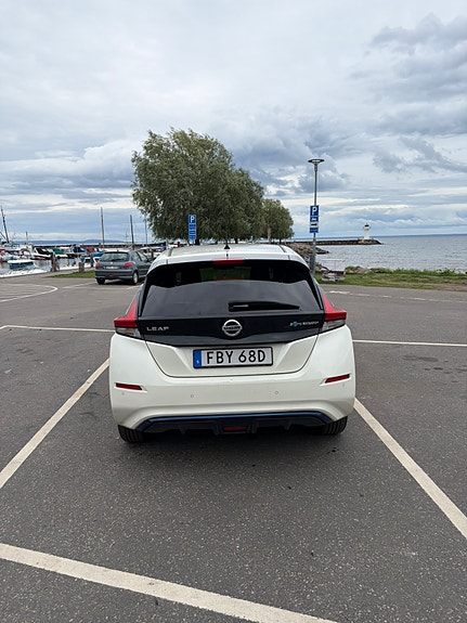 Nissan Leaf 5 of 15