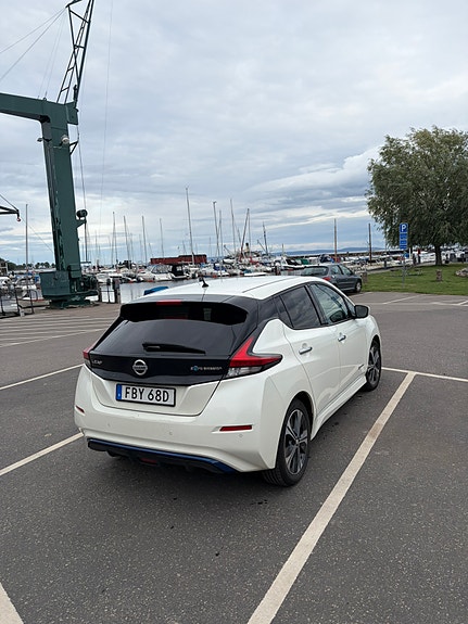 Nissan Leaf 6 of 15