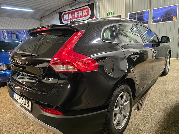 Volvo V40 Cross Country 3 of 5