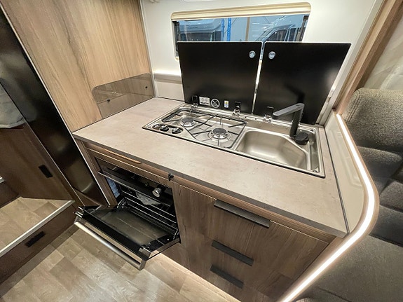Kabe Novum Compact 720 LGB /B-körkort/ALDE/Mercedes/Face2Face 25 of 30
