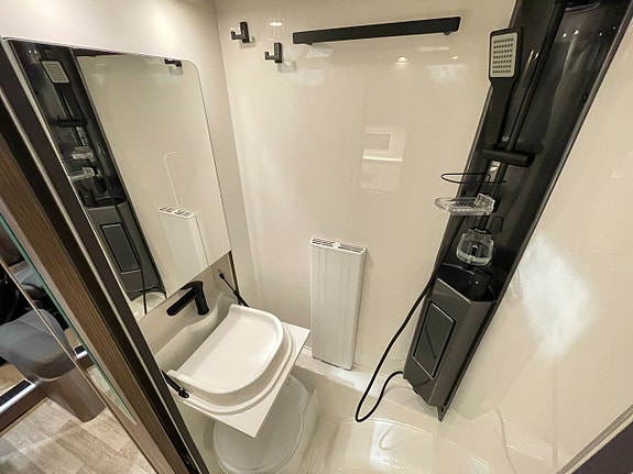 Kabe Novum Compact 720 LGB /B-körkort/ALDE/Mercedes/Face2Face 21 of 30