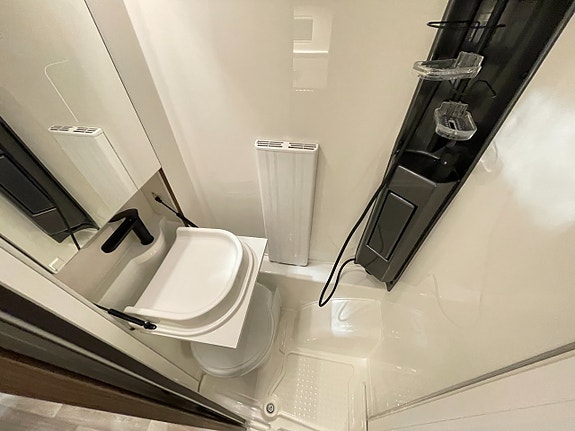 Kabe Novum Compact 720 LGB /B-körkort/ALDE/Mercedes/Face2Face 22 of 30