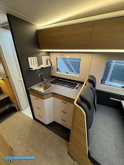Adria Coral PLUS 670 SL - 140HP 3 of 12