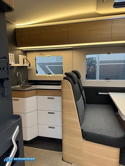 Adria Coral PLUS 670 SL - 140HP 2 of 12