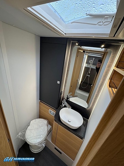 Adria Coral PLUS 670 SL - 140HP 6 of 12