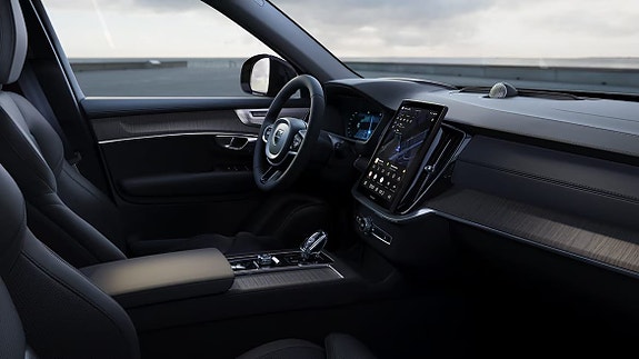 Volvo XC90 2 of 5