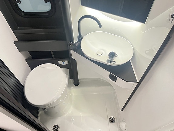 Adria TWIN SUPREME 600 SPB (Aut+Adaptiv+LP+TRUMA D6E+3 500 kg) 18 of 23