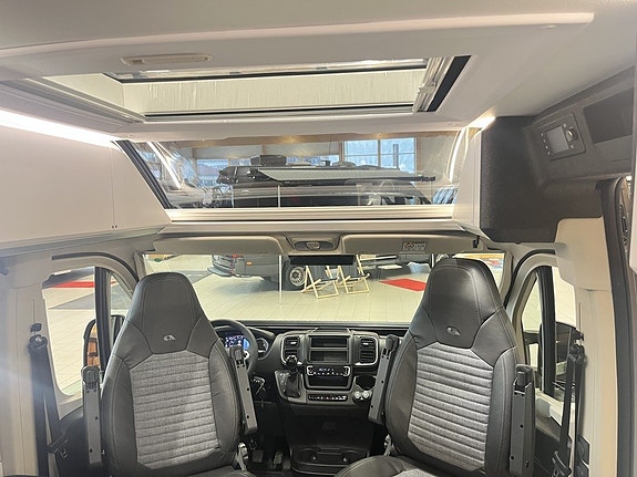 Adria TWIN SUPREME 600 SPB (Aut+Adaptiv+LP+TRUMA D6E+3 500 kg) 13 of 23