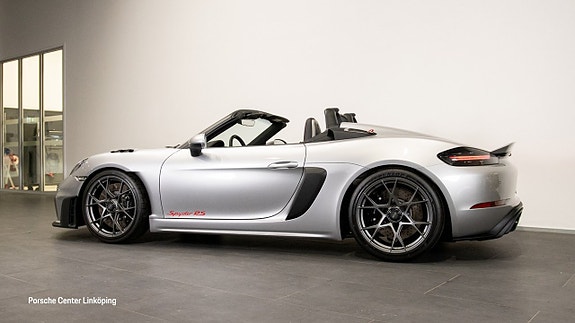 Porsche 718 Spyder RS 4 of 5