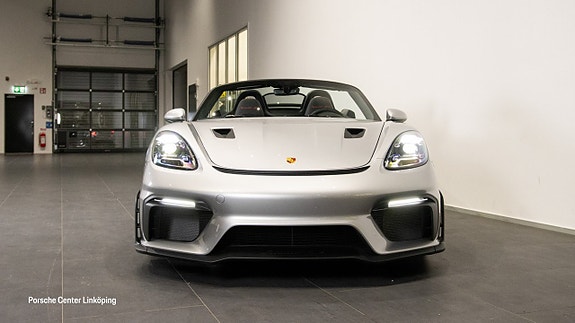 Porsche 718 Spyder RS 2 of 5