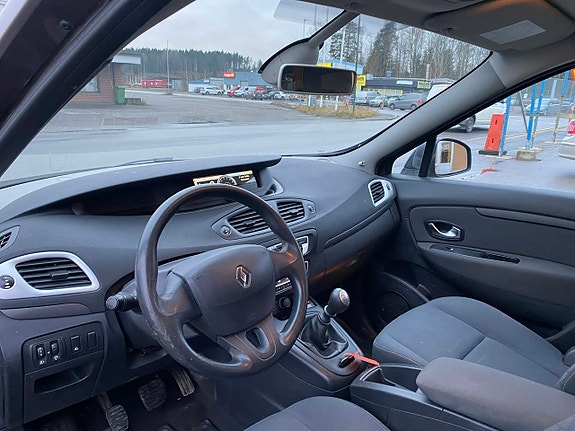 Renault Grand Scenic III 9 of 18