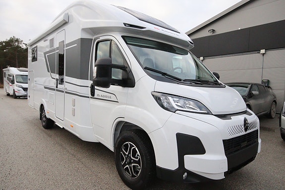 Adria Coral Axess 670 SL Citroen 35L (140 hk) 2 of 5