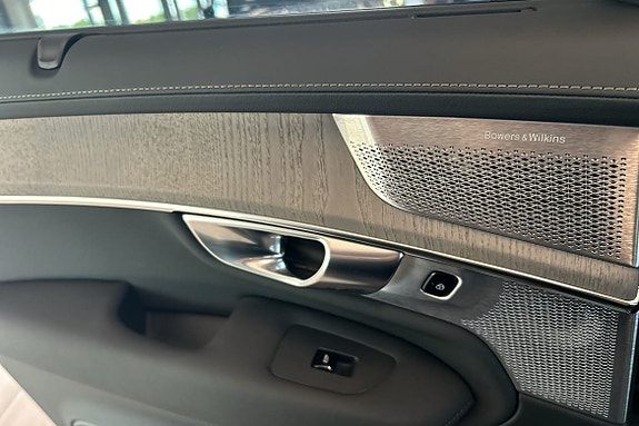 Volvo XC90 15 of 27