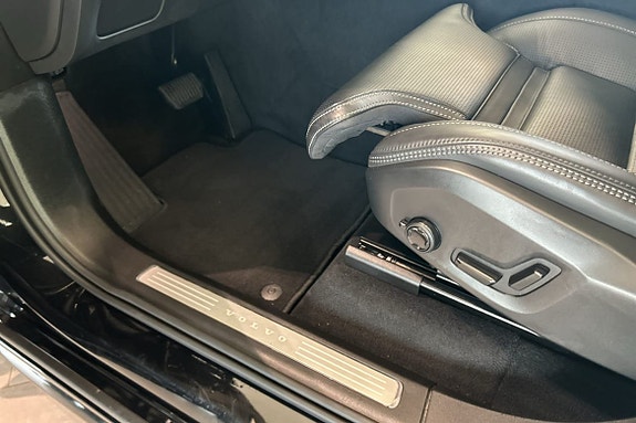 Volvo XC90 18 of 27