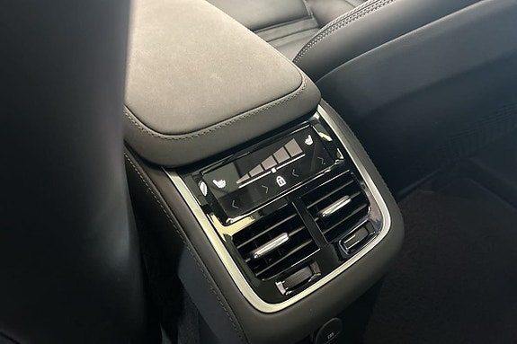 Volvo XC90 14 of 27