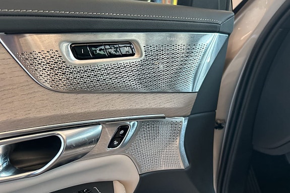 Volvo XC90 25 of 27