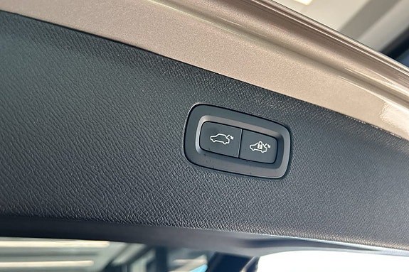 Volvo XC90 14 of 27