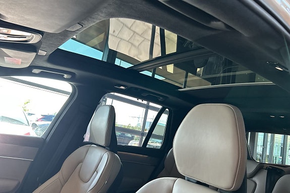 Volvo XC90 27 of 27