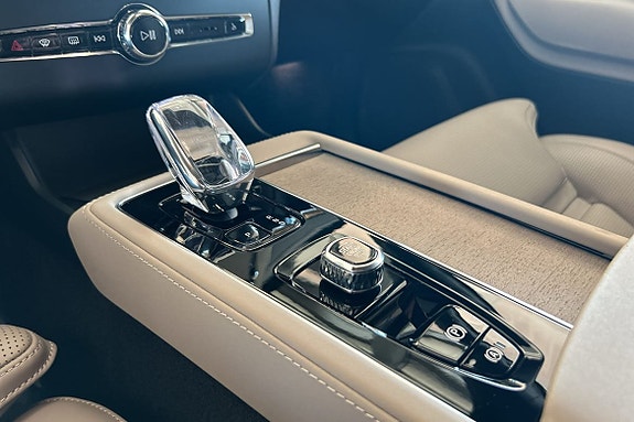 Volvo XC90 15 of 27