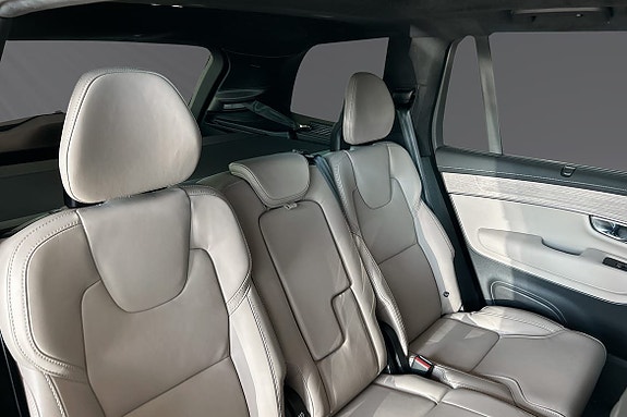 Volvo XC90 10 of 27