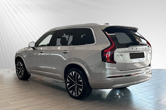 Volvo XC90 3 of 5