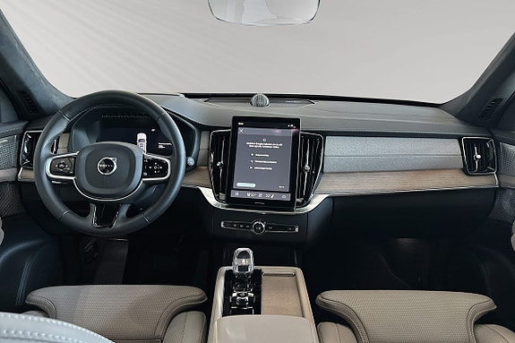 Volvo XC90 8 of 27