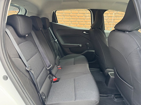 Renault Clio 12 of 23