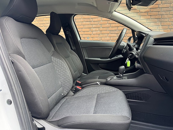 Renault Clio 10 of 23