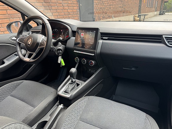 Renault Clio 11 of 23