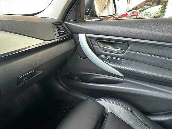BMW 320 16 of 22