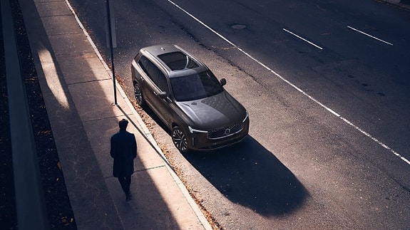 Volvo XC90 16 of 24
