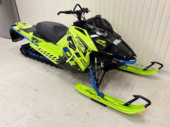Arctic Cat Riot X 8000 QS3 146" 2 of 9