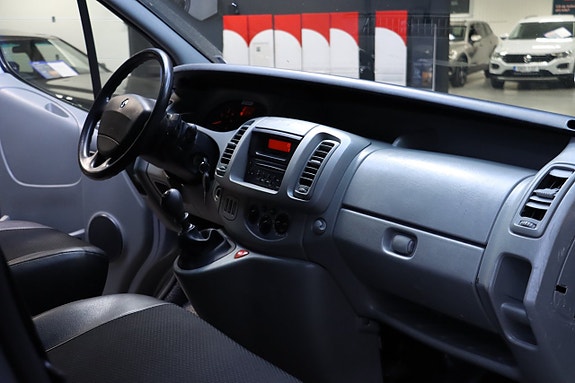 Renault Trafic 12 of 18