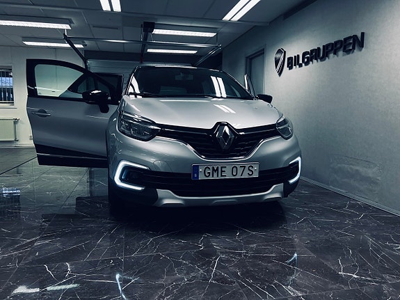 Renault Captur 3 of 5